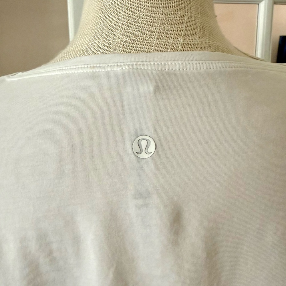 Lululemon Back in Action Short Sleeve Tee - Picture 8 of 9